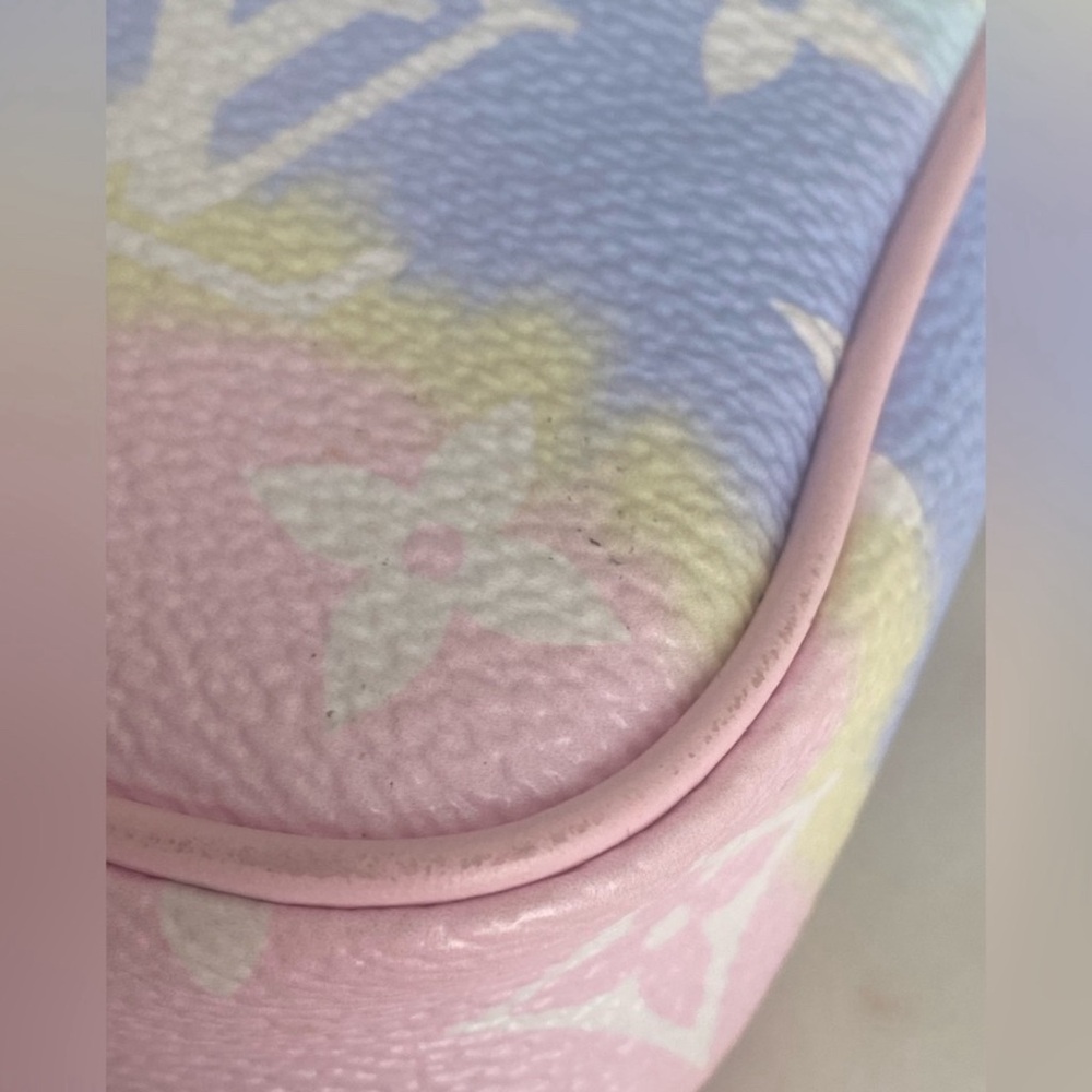 ❤️❤️SOLD❤️❤️Louis Vuitton Monogram Escale Mini Pochette - Picture 9 of 10